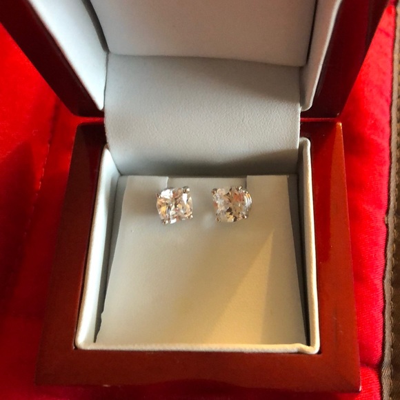 Simulated Diamonds Brand New - Picture 3 of 8